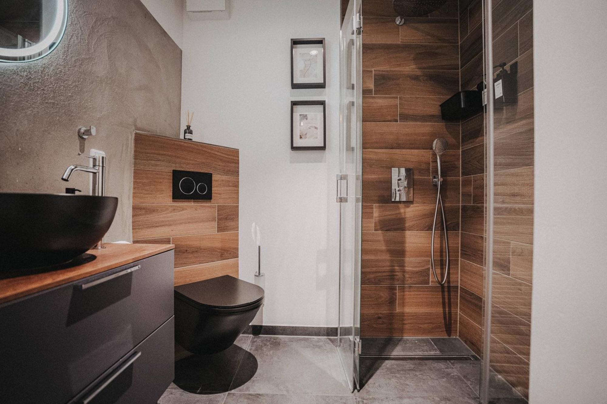 Downtown Apartment Mit Luxusbad Am Hafen Nur 5 Minuten Zu Fuss In Die Innenstadt Und Zum Bahnhof! Oldenburg Kültér fotó