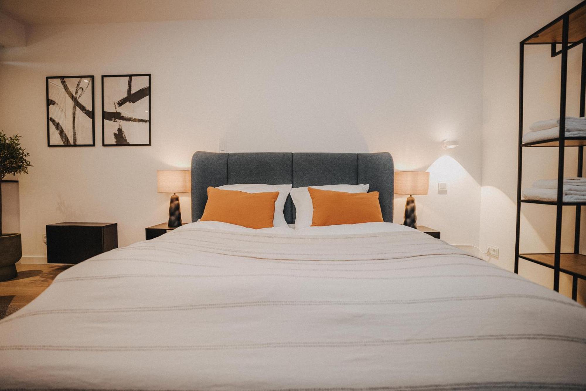 Downtown Apartment Mit Luxusbad Am Hafen Nur 5 Minuten Zu Fuss In Die Innenstadt Und Zum Bahnhof! Oldenburg Kültér fotó