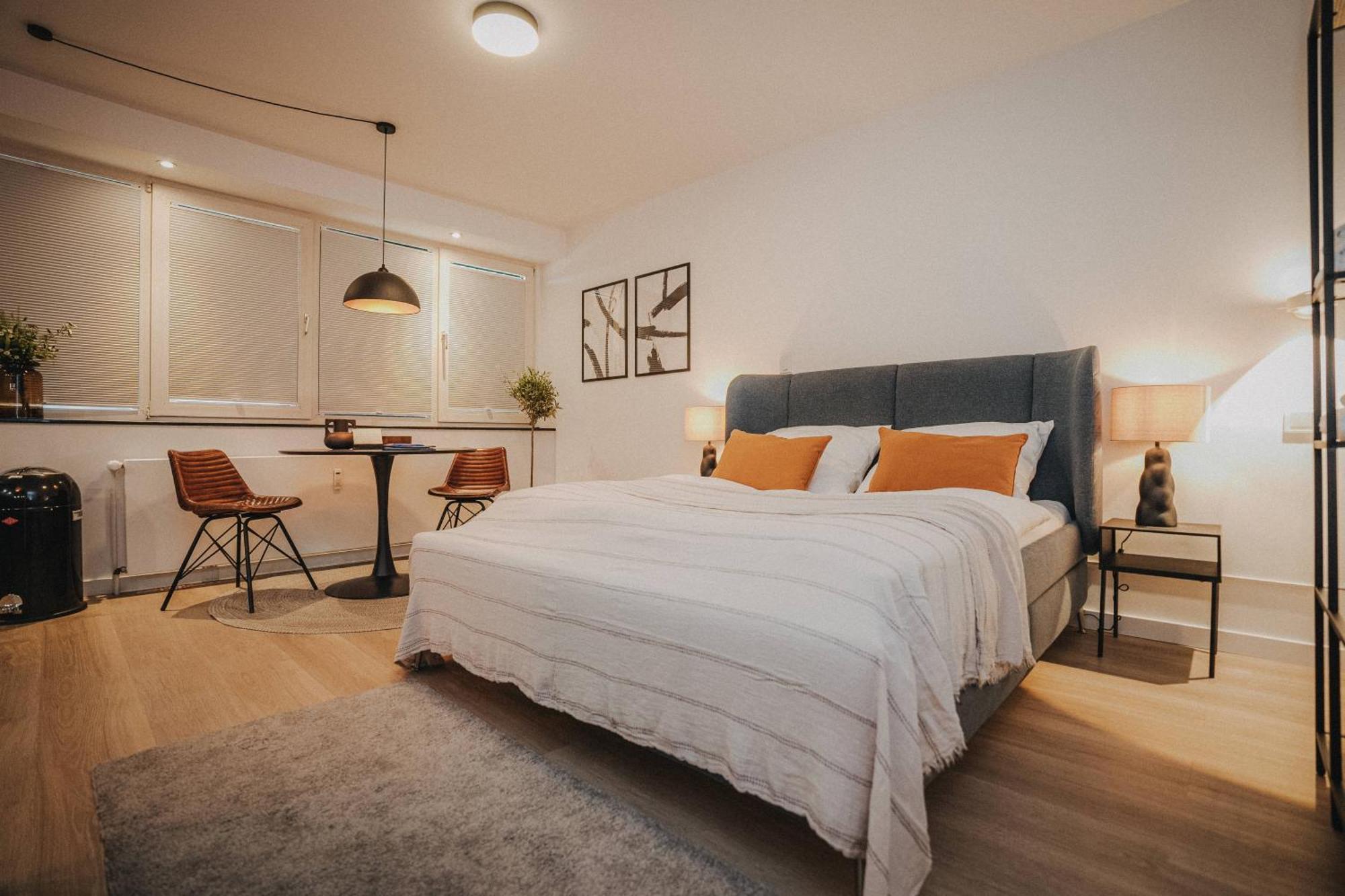 Downtown Apartment Mit Luxusbad Am Hafen Nur 5 Minuten Zu Fuss In Die Innenstadt Und Zum Bahnhof! Oldenburg Kültér fotó