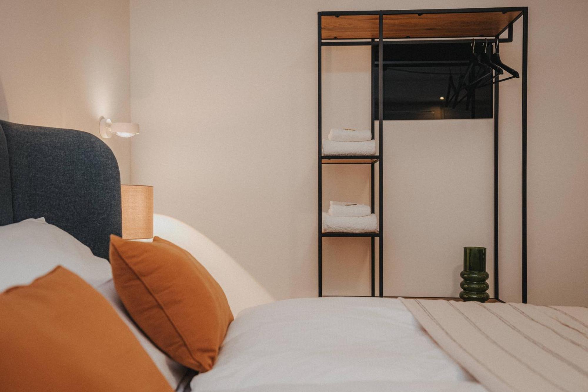 Downtown Apartment Mit Luxusbad Am Hafen Nur 5 Minuten Zu Fuss In Die Innenstadt Und Zum Bahnhof! Oldenburg Kültér fotó
