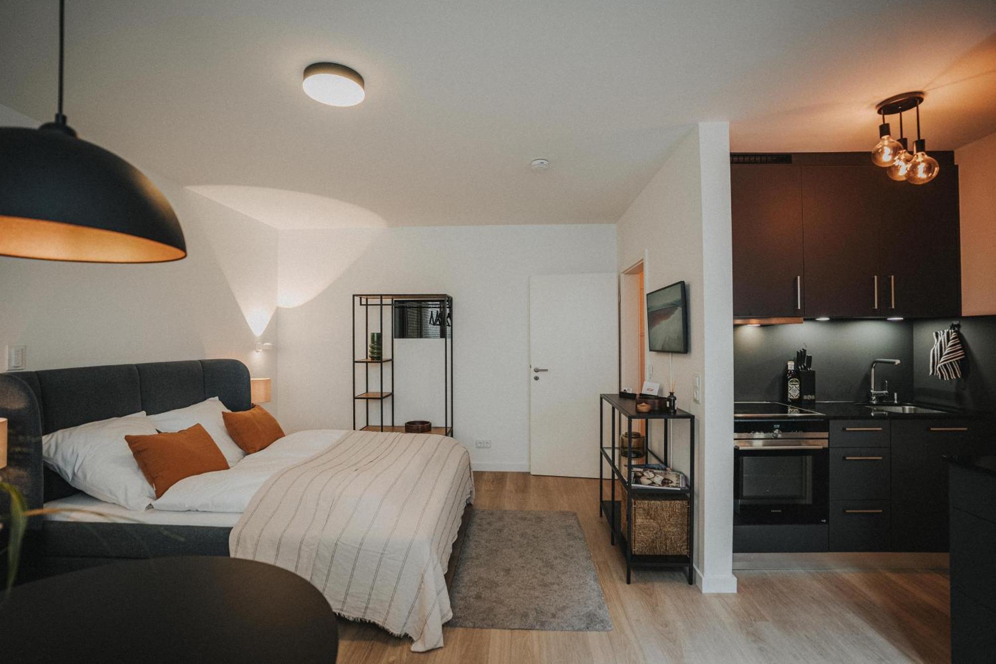 Downtown Apartment Mit Luxusbad Am Hafen Nur 5 Minuten Zu Fuss In Die Innenstadt Und Zum Bahnhof! Oldenburg Kültér fotó
