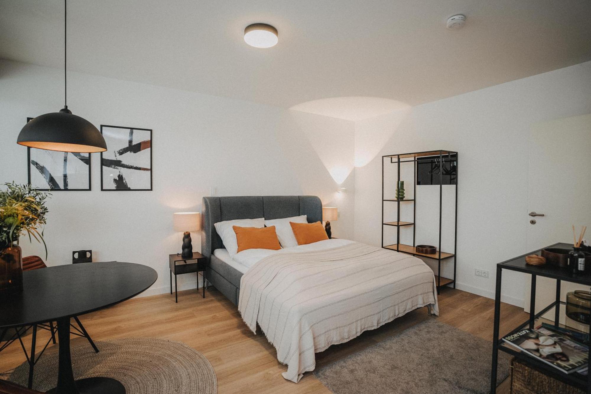 Downtown Apartment Mit Luxusbad Am Hafen Nur 5 Minuten Zu Fuss In Die Innenstadt Und Zum Bahnhof! Oldenburg Kültér fotó