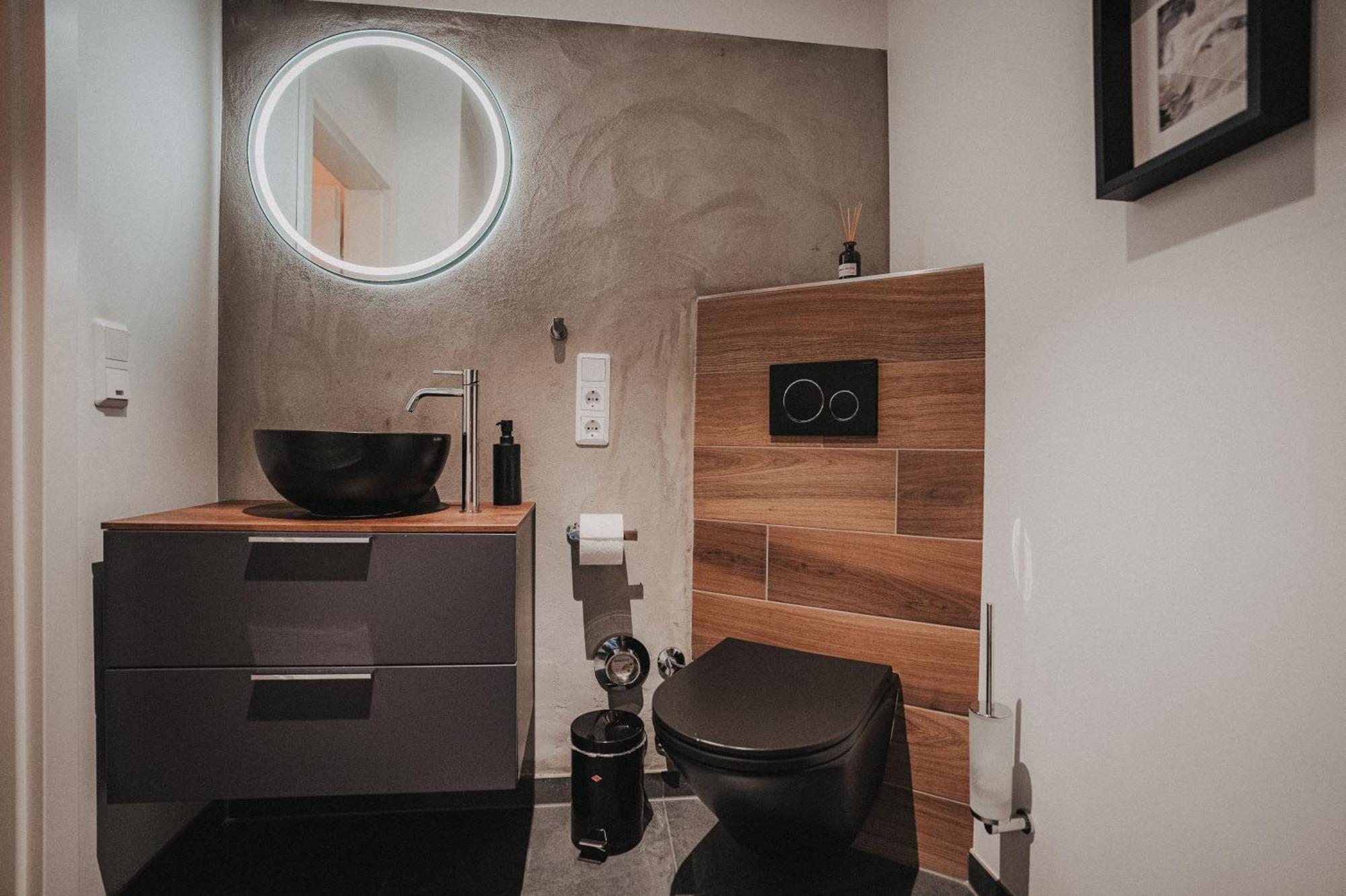 Downtown Apartment Mit Luxusbad Am Hafen Nur 5 Minuten Zu Fuss In Die Innenstadt Und Zum Bahnhof! Oldenburg Kültér fotó