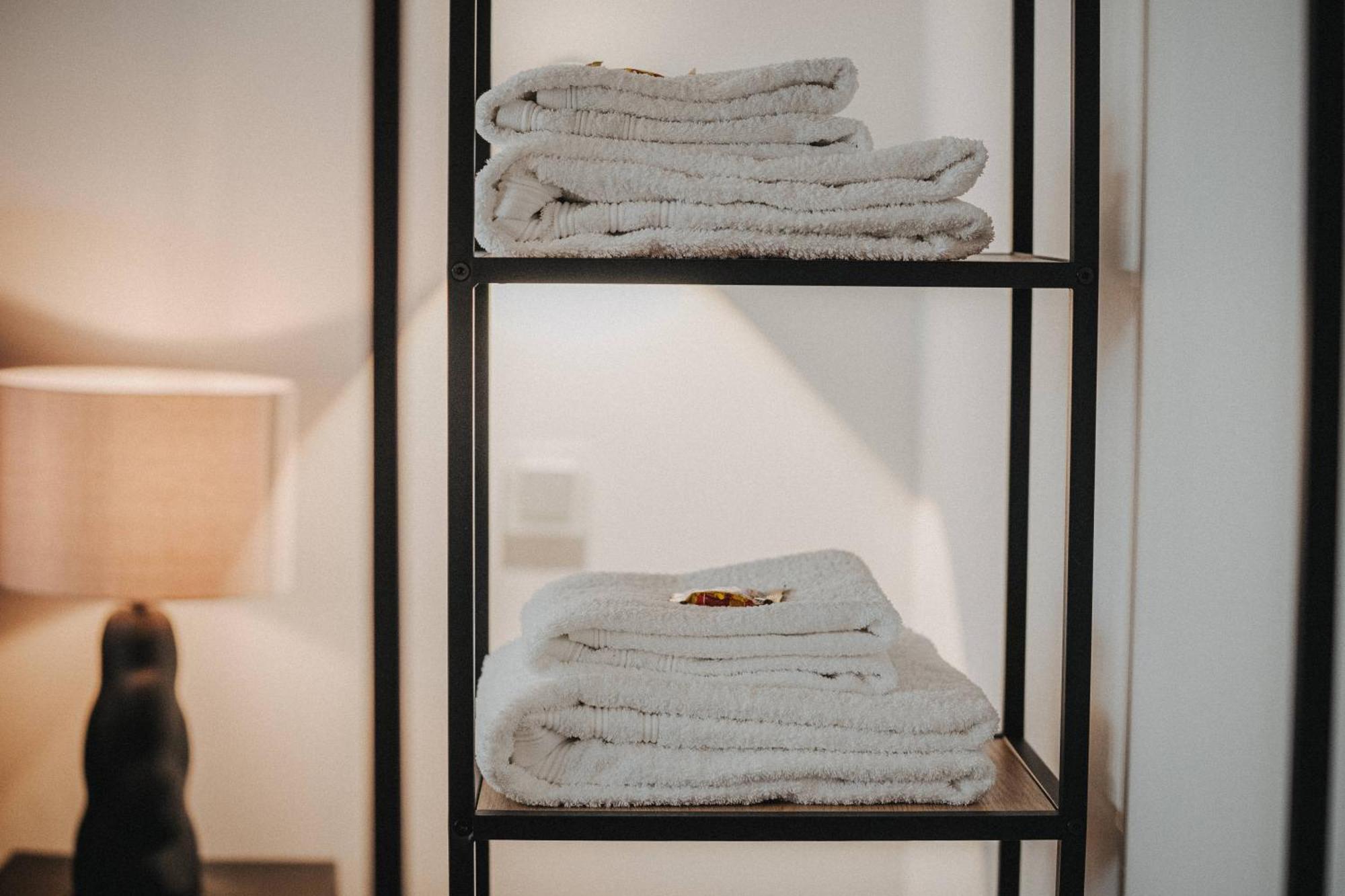 Downtown Apartment Mit Luxusbad Am Hafen Nur 5 Minuten Zu Fuss In Die Innenstadt Und Zum Bahnhof! Oldenburg Kültér fotó